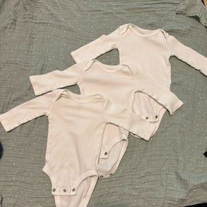3 pack long sleeve onesies.